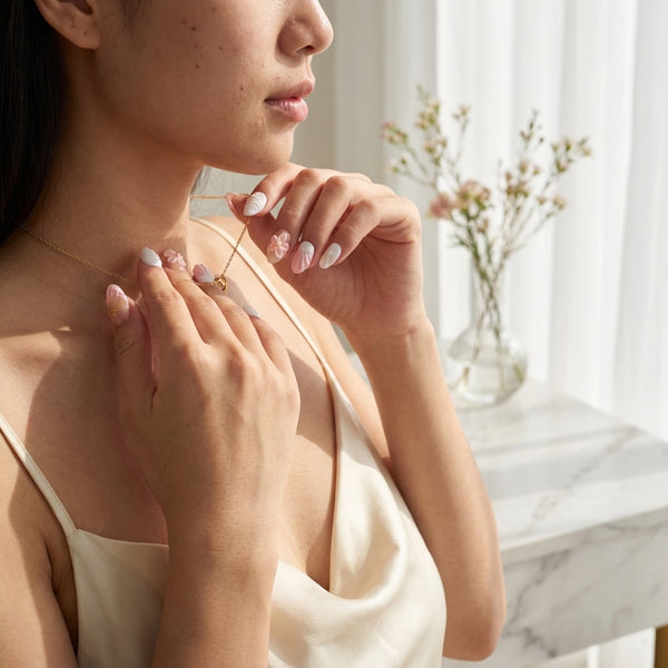 Pearl Blossom Nails – Soft Pink & White Floral Press-On Set